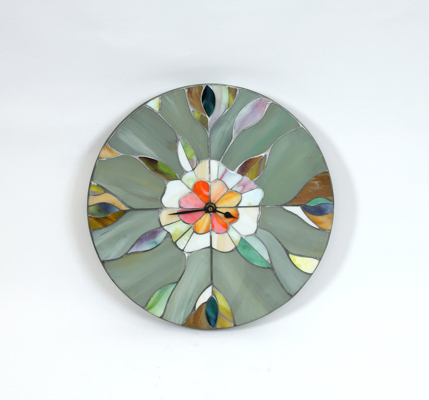 Veggklokke – glasskunst av Berit Sviland | Galleri Drøbak