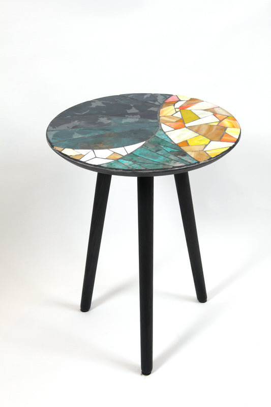 Rundt bord 1 – glasskunst av Berit Sviland | Galleri Drøbak