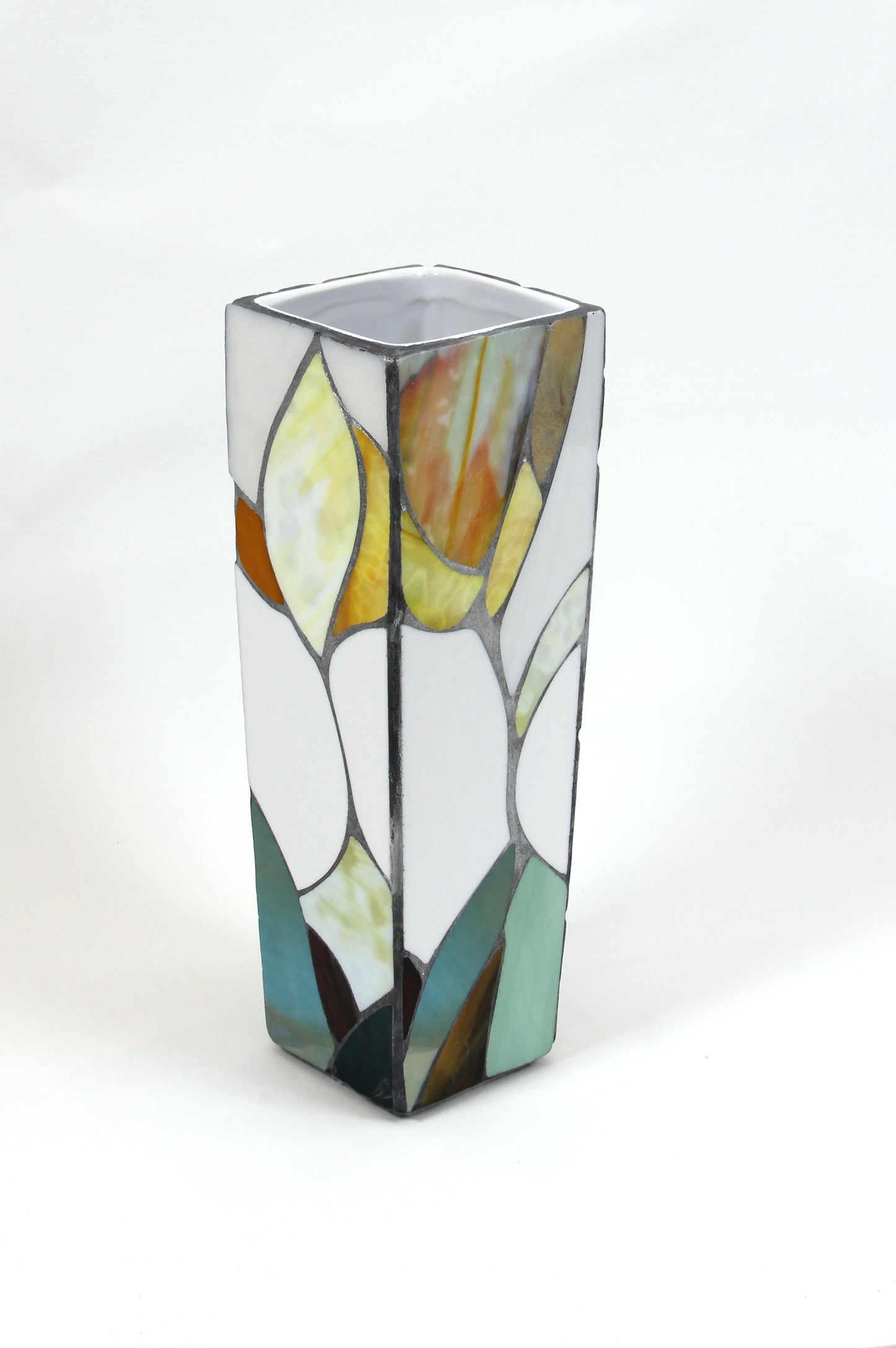 Vase 3 – glasskunst av Berit Sviland fra motsatt side