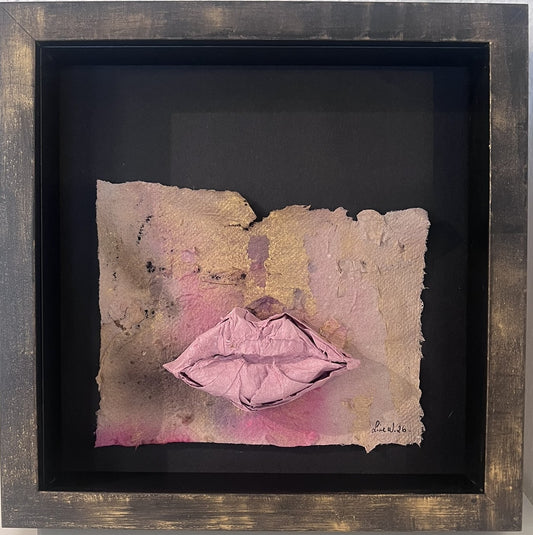 Paper Kiss