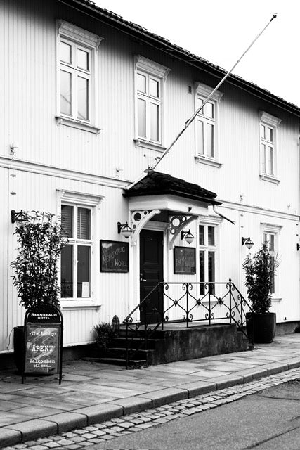 Drøbak - Reenskaug hotell – fotografi av Marit Junge | Galleri Drøbak
